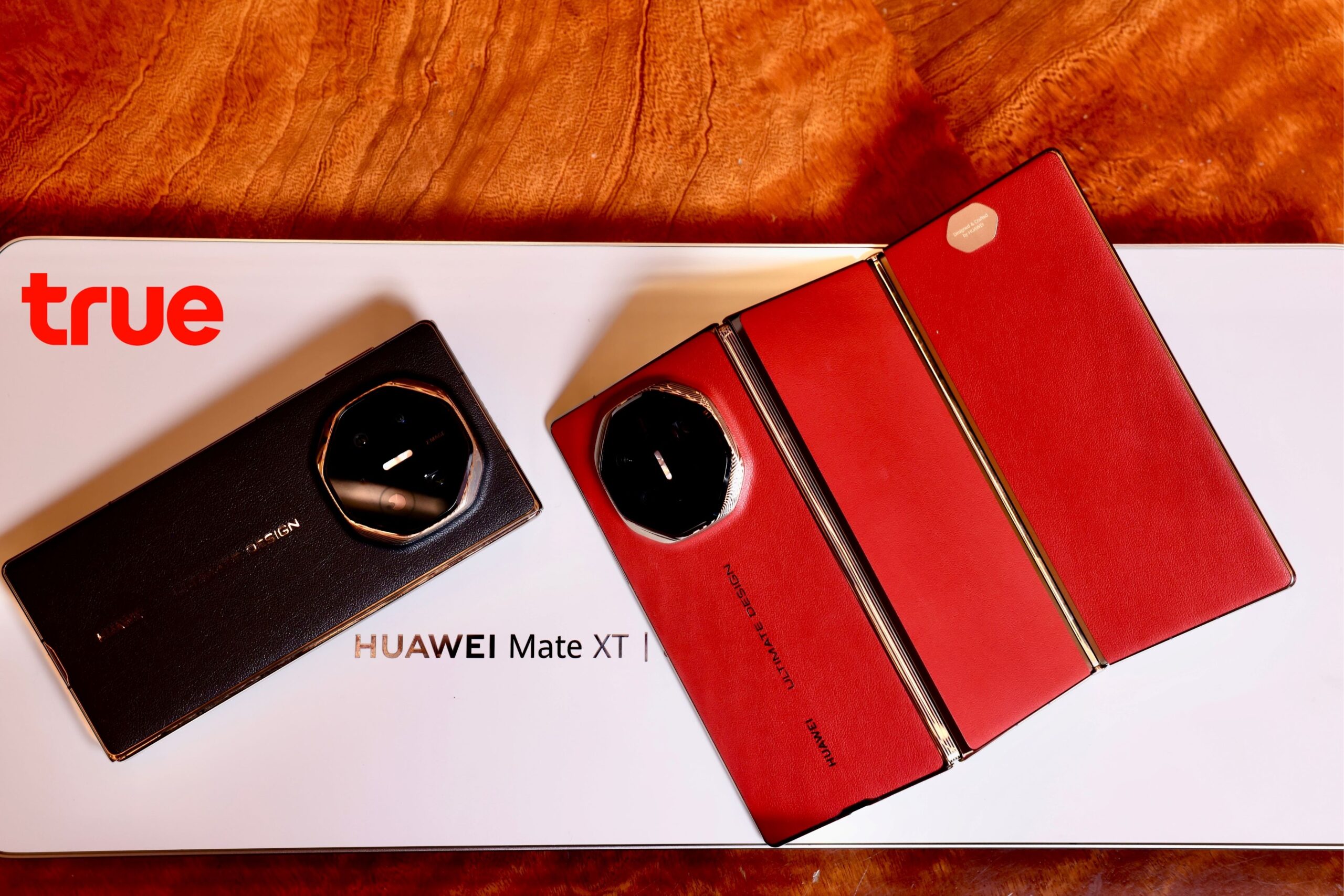  ก้าวสู่โลกอนาคตไปด้วยกัน… HUAWEI Mate XT Ultimate Design x True เผยโฉมสมาร์ทโฟนสุดล้ำนวัตกรรมจอพับ 3 ทบแรกของโลก บนเครือข่ายที่ดีที่สุดจากทรู