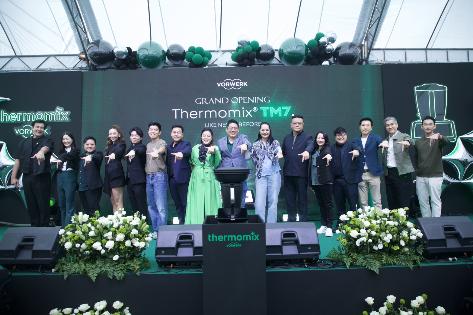  Vorwerk ผนึก คิทเช่นเวิลด์ ไทยแลนด์ เปิดตัว “Thermomix® TM7 หุ่นยนต์ทำอาหารอัจฉริยะ” ครั้งแรกในไทย ปฏิวัติครัวยุคใหม่ด้วยดีไซน์ All-Black และฟีเจอร์อัจฉริยะ ในงาน “Grand Opening Thermomix® TM7 Like Never Before”