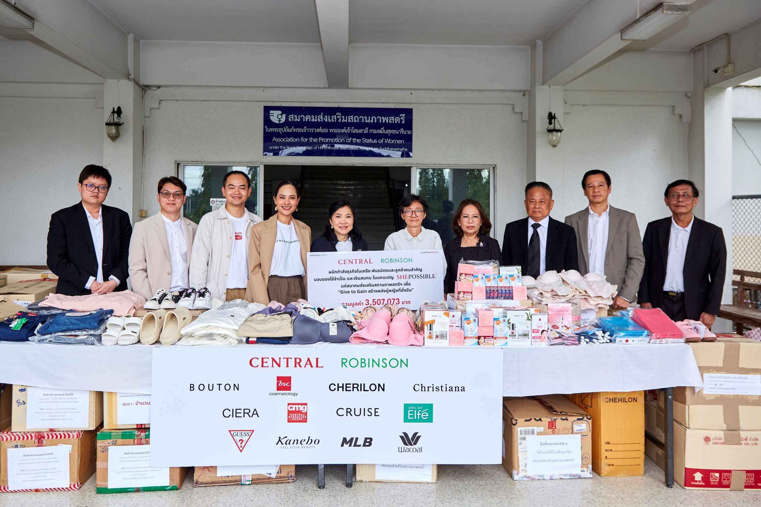 กลุ่มเซ็นทรัล ผนึกเซ็นทรัล-โรบินสัน จัดแคมเปญ SHEPOSSIBLE หนุนพลังผู้หญิง มอบความช่วยเหลือกว่า 3.5 ล้านบาท
